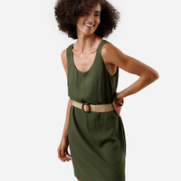 Vestido curto feminino de viscose com cinto verde