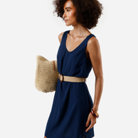 Vestido curto feminino de viscose com cinto azul