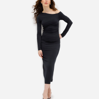 Vestido midi feminino ombro a ombro franzido preto