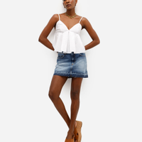 Saia curta feminina jeans cintura média barra desfiada azul