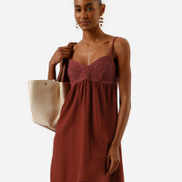 Vestido curto feminino alça fina com linho e bordado marrom