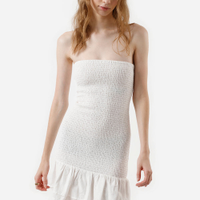 Vestido curto feminino de algodão franzido com babado off white