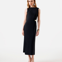 Vestido longo feminino com pregas e fenda preto