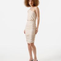 Vestido curto feminino com lurex e um ombro só dourado