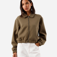 Jaqueta feminina com bolsos verde