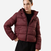 Jaqueta puffer feminina de poliamida com capuz vinho