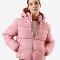 Jaqueta puffer feminina de poliamida com capuz rosa