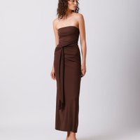 Vestido midi feminino sem alça com franzido mindset marrom