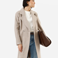 Casaco trench coat feminino com faixa texturizado bege