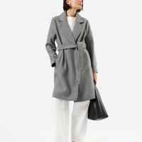 Casaco trench coat feminino com faixa texturizado cinza