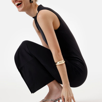 Vestido midi feminino franzido com fivela preto