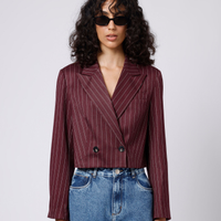 Blazer de alfaiataria cropped feminino risca de giz mindset vinho