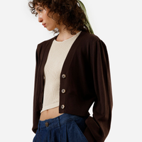 Cardigan cropped feminino de tricot marrom