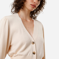 Cardigan cropped feminino de tricot bege