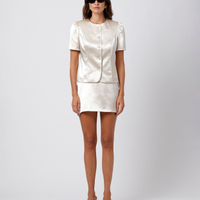 Saia curta de alfaiataria feminina acetinada mindset off white