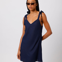 Vestido curto feminino evasê decote v com linho mindset azul