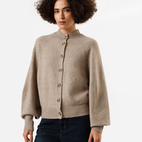 Cardigan feminino de tricot gola alta manga bufante bege