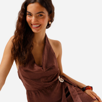 Vestido curto feminino frente única acetinado marrom