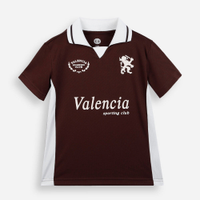 Camiseta infantil com gola e recorte estampada marrom