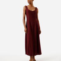Vestido midi evasê feminino com viscose e recortes vinho