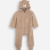 Macacão infantil de sherpa com capuz de urso bege