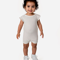Body de algodão infantil canelado com babado off white