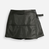 Short saia juvenil de poliuretano com transpasse e fivela preto