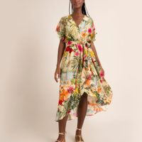 Vestido longo de viscose estampado flor de jambo com babado manga curta além dos mares salvador preta gil Bege