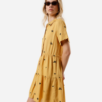 Vestido curto feminino chemise bordado floral amarelo