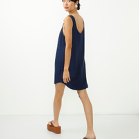 Vestido curto de viscose decote redondo azul marinho