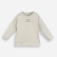 Camiseta infantil manga longa oversized estampada bege