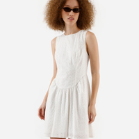 Vestido curto feminino em algodão sem manga off white