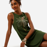 Vestido curto feminino em viscose com bordado de folhagem verde