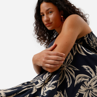 Vestido longo sem alça feminino de viscose com recorte folhagens azul