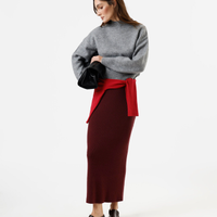 Saia midi feminina de tricot canelada vinho