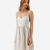 Vestido curto alça fina feminino com linho decote coração bege