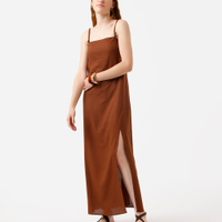 Vestido longo alça fina feminino com linho e fenda marrom