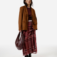 Saia midi evasê feminina de chiffon xadrez vinho
