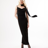 Vestido midi alça fina feminino decote degagê com fenda e lenço preto