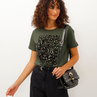 Camiseta de algodão manga curta animal print verde militar