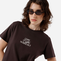 Camiseta feminina de algodão estampada marrom