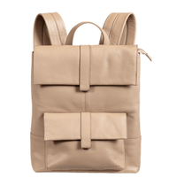 Mochila Grande de Couro com Tampa Notebook 15,6 Sestini Maya - Nude Mochila Grande com Tampa Notebook 15,6 Sestini Maya - Nude