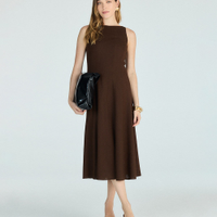 Vestido evasê feminino de alfaiataria com linho marrom
