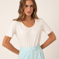 Blusa básica manga curta verde militar - off white
