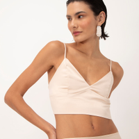 Top cropped acetinado alça fina bege claro