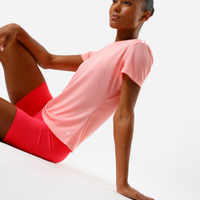 Camiseta feminina esportiva manga curta com listras rosa