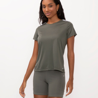 Camiseta feminina esportiva manga curta com listras verde