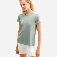 Camiseta feminina esportiva manga curta com listras verde