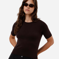 Blusa cropped feminina de tricot manga curta marrom