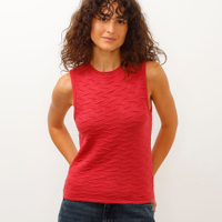 Regata de tricot com textura decote redondo rosa